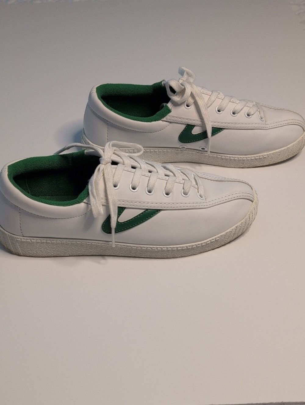 Tretorn White Sneakers with Green Trim. Size 7.5